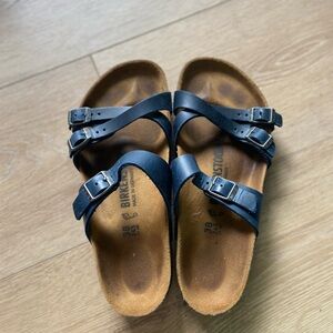 NAVY BLUE 3 STRAP BIRKENSTOCK SANDALS!